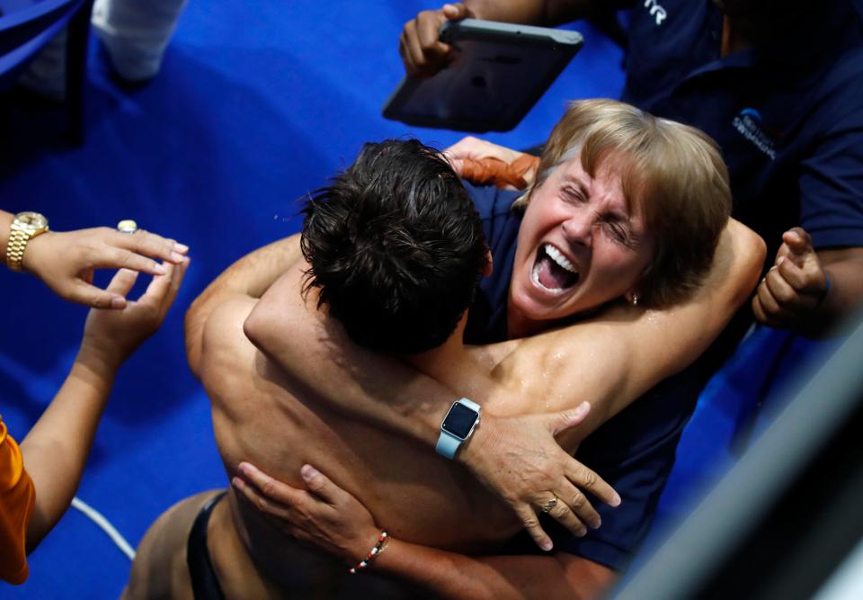  The 23-year-old hugged his coach Jane Figueiredo