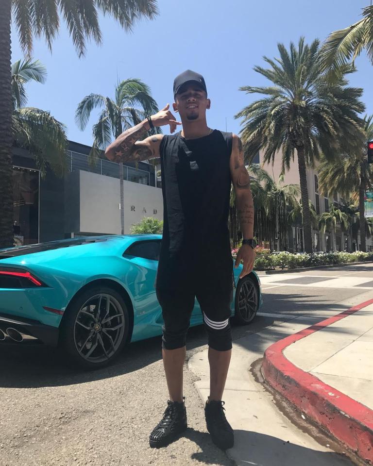  Gabriel Jesus posted a picture on his instagram - loving life in the US