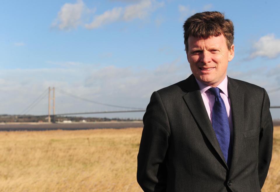 Tory MP Richard Benyon has called on Ulster veterans to hijack the fresh 'witch hunt' investigation into Army killings 