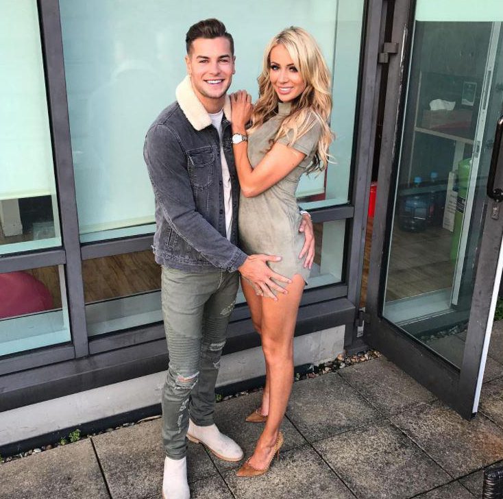  Olivia was seen in Faces nightclub in Essex without Chris