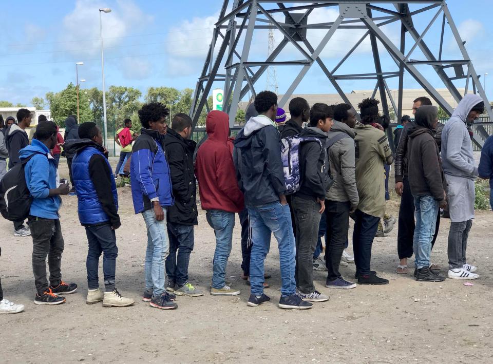  Crowds of mostly Ethiopians, Iraqis and Afghanis hope to get into Britain or stay in France