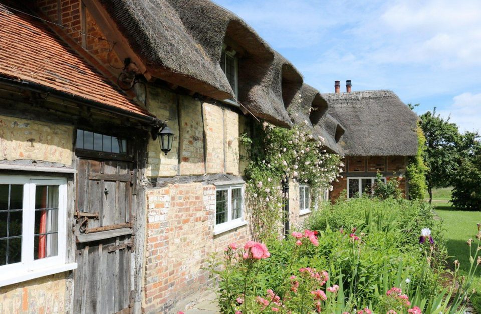  Funnyman Enfield snapped up the five-bed thatched cottage for £760,000 in 2005