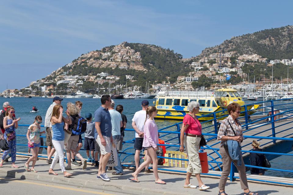 Also next year, passengers on board cruise ships who spend LESS than 12 hours in the ports of the islands will no longer be exempt from the payment of the tax