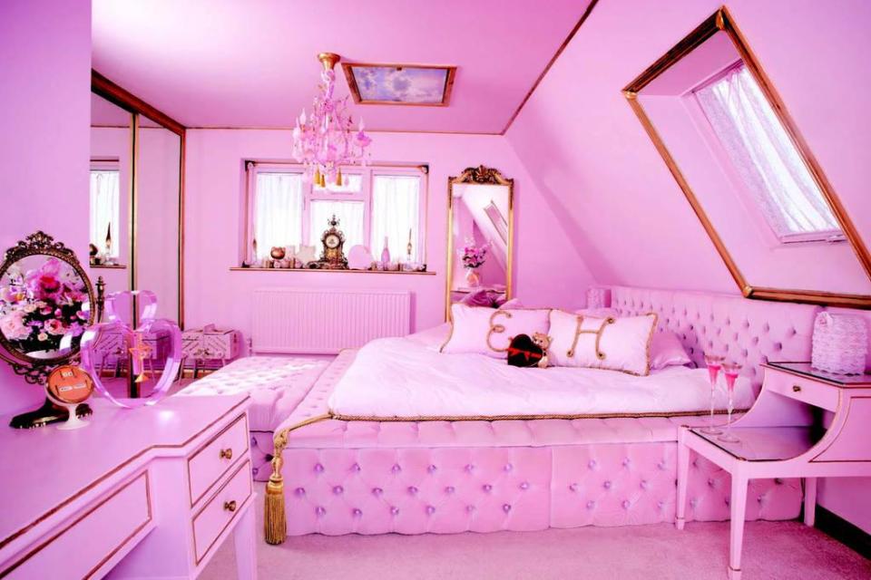  It sleeps up to 16 people - and has a bar, hot tub and two cinema rooms