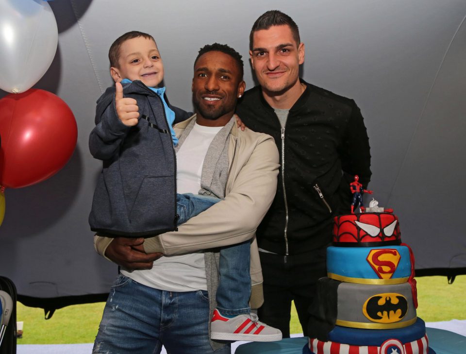 Bradley Lowery was best friends with Jermain Defoe, pictured here with the youngster alongside keeper Vito Mannone at his birthday party
