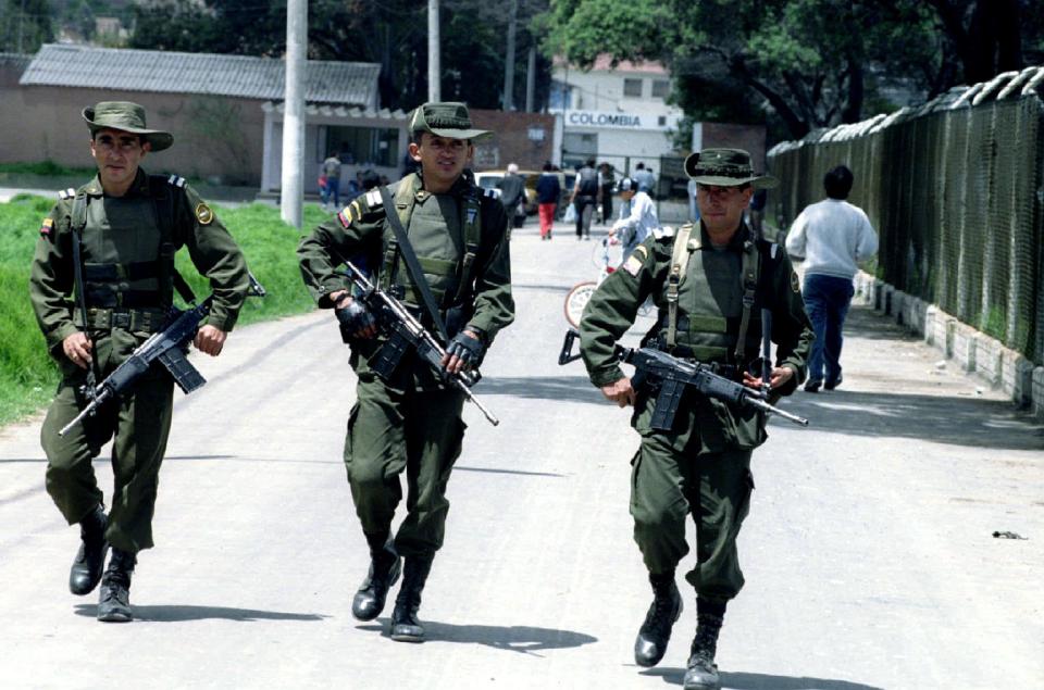  Elite Colombian troops patrol outside La Picota prison in Bogota, where Cali cocaine cartel chief Gilberto Rodriguez Orejuela is locked up