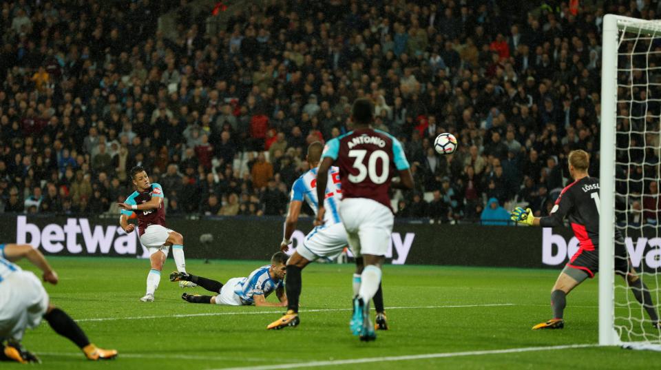  Javier Hernandez came closest to breaking the deadlock in the first half when his shot rattled off the cross bar