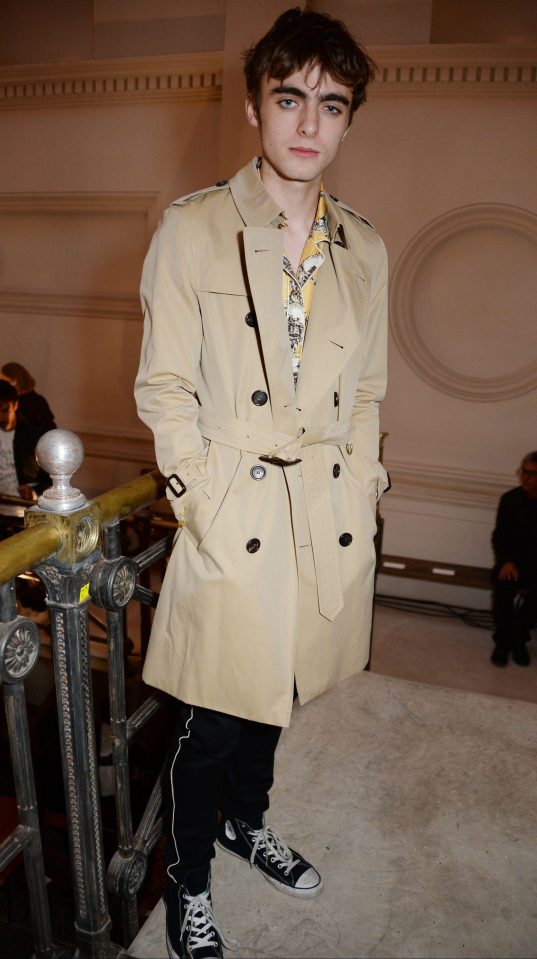  Lennon Gallagher was a ringer for his dad Liam as he donned a trench for the Burberry fashion show