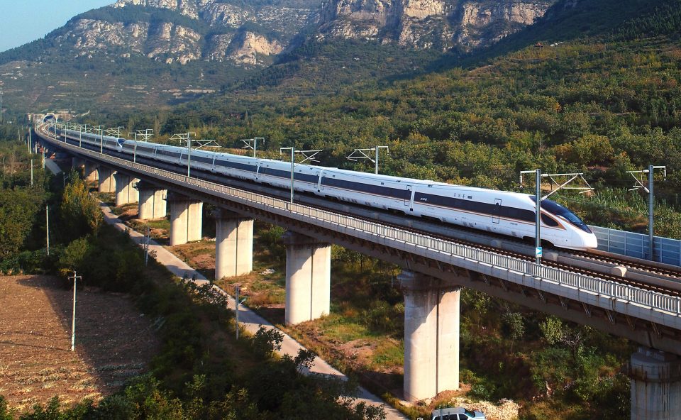  The Fuxing locomotives will shoot between Shanghai and Beijing at 217mph