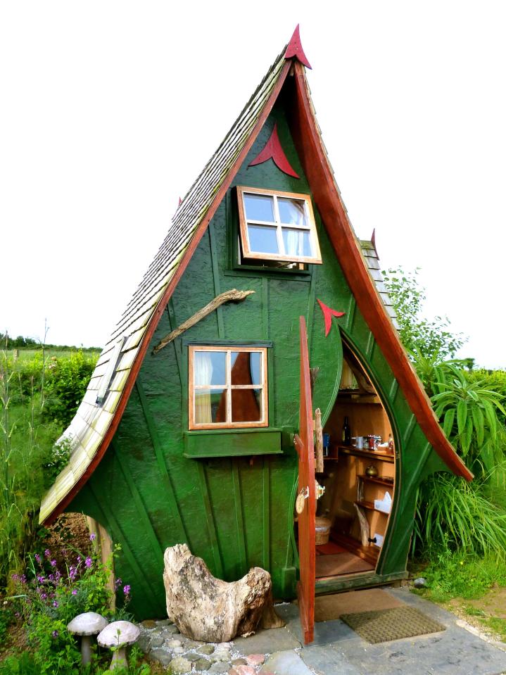 Jack Sparrow House comprises of one, comfortable room with a mezzanine double bed and seating/kitchen area
