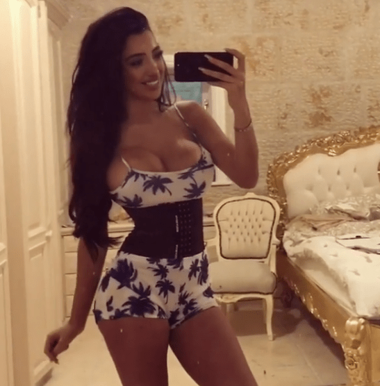  Chloe says she has been wearing the waist trainer for four hours a day