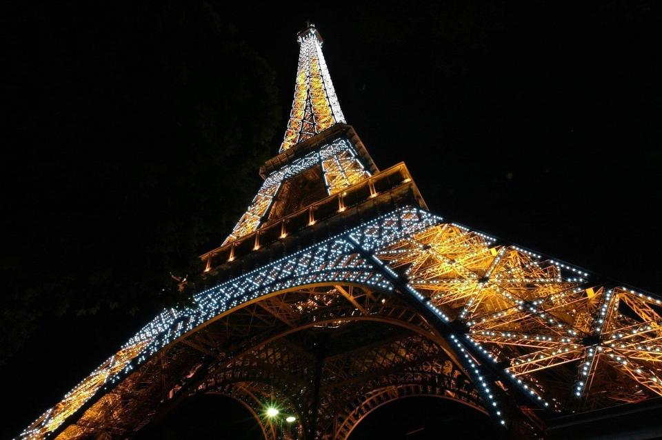 Sharing your own pictures of the iconic structure at night-time is a violation of the artist’s copyright
