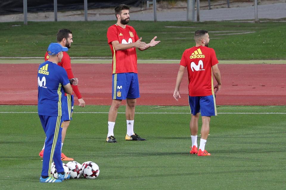  Gerard Pique did not seem to let the boos and chants get him down