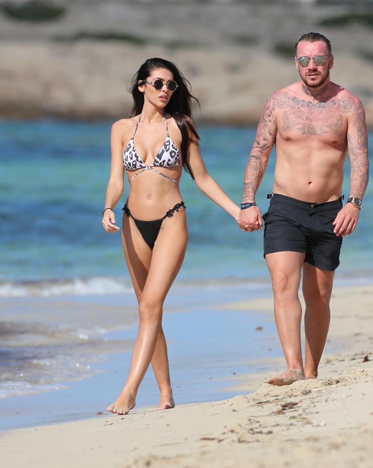  Jamie reportedly popped the question during their holiday
