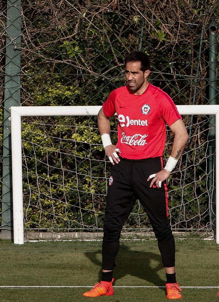Claudio Bravo has reportedly been kicked out of Chile's WhatsApp group