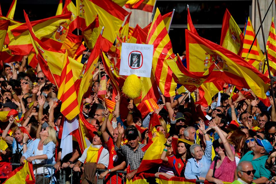  Huge crowds for and against secession came out on the streets over the weekend