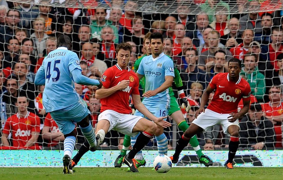  Mario Balotelli shook off the incident to score in a 6-1 City win