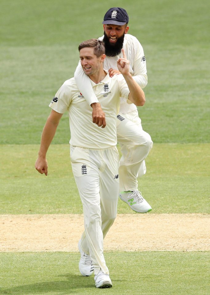 Chris Woakes took four wickets as Australia could only muster 138 all out