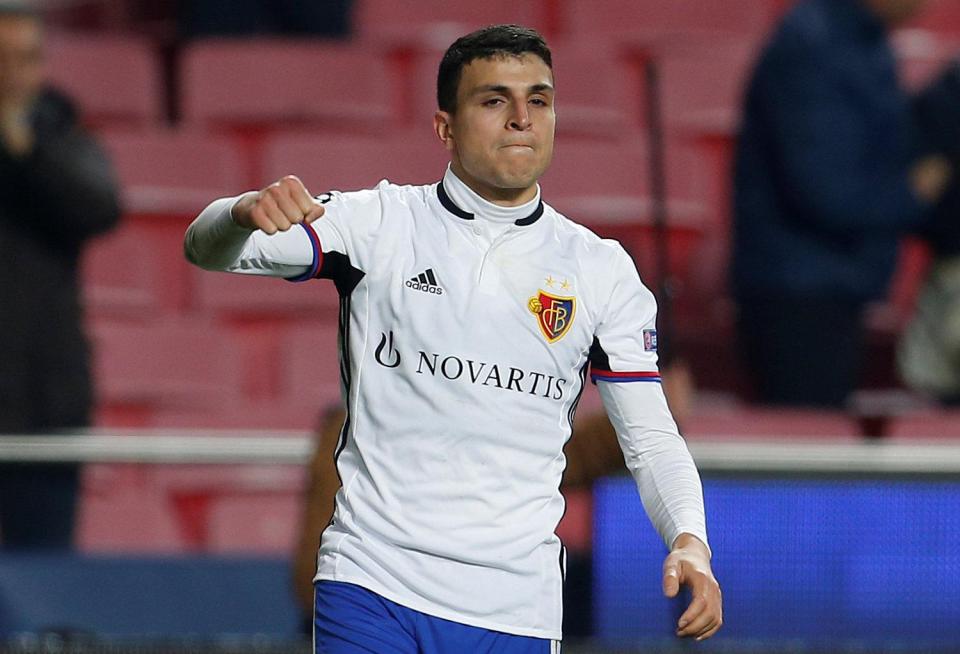  Mohamed Elyounoussi is being watched by Premier League club Southampton