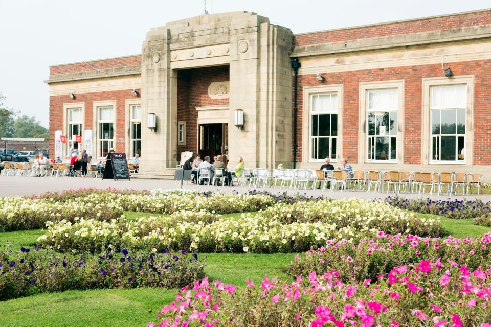  It boasts an Italian marble fountain, a boating lake, bandstand, gardens and Art Deco styled cafe