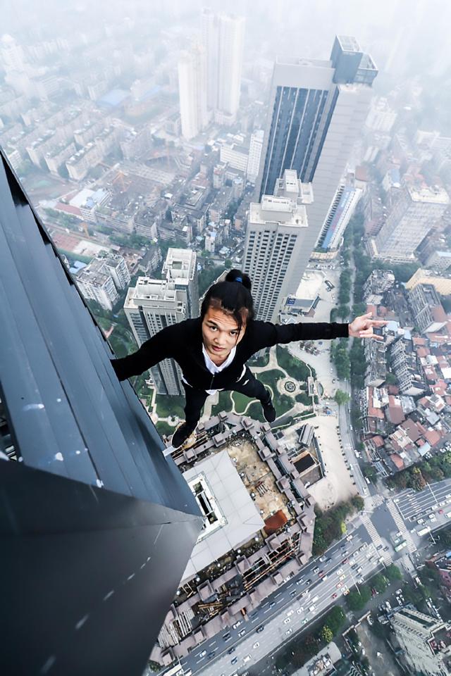 The moment Wu Yongning supposedly plunged to his death has been posted on YouTube - where it has millions of views