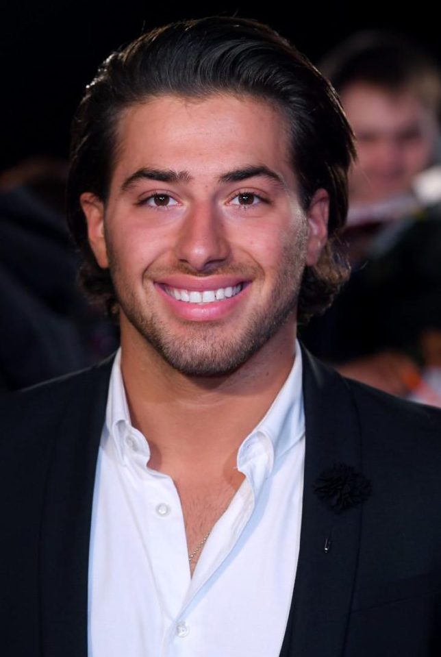 Olivia Attwood has banned Kem Cetinay for appearing on her new reality show