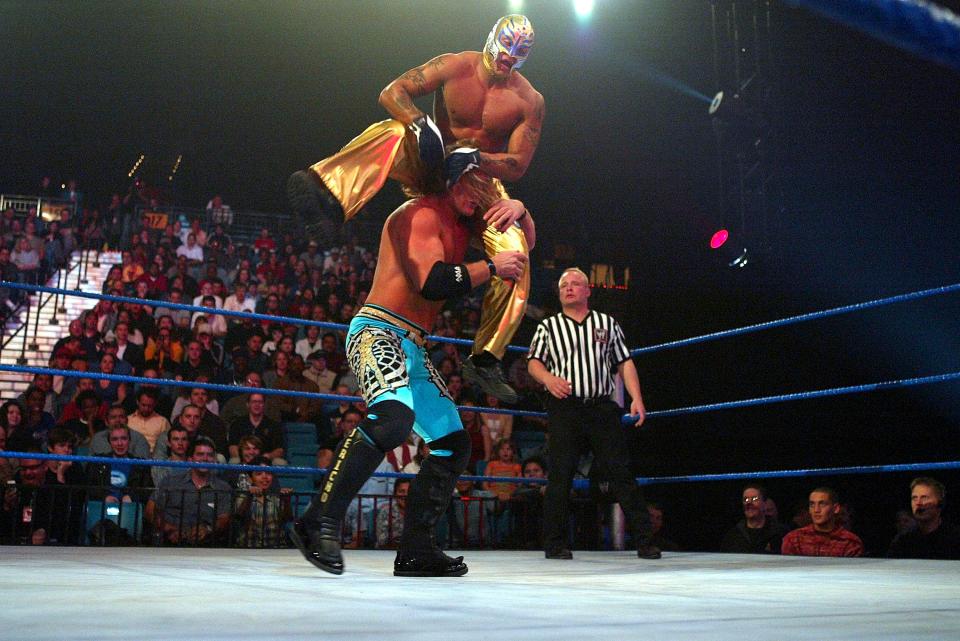  Wrestling old rival Rey mysterio Jr in 2009