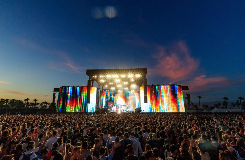  It attracts crowds of 250,000, and is now one of the US' biggest music festivals