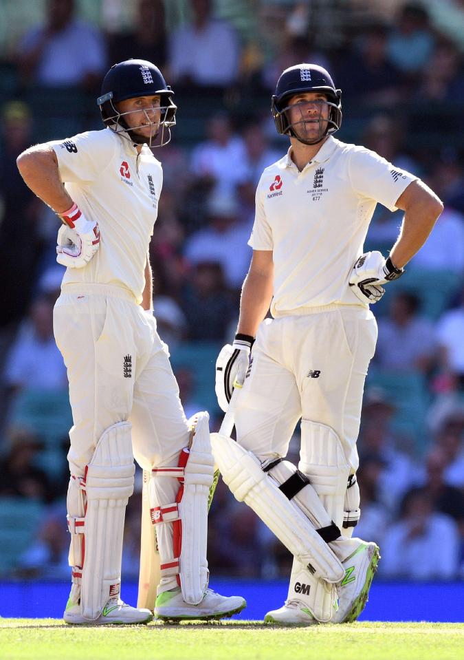  Dawid Malan and Joe Root stood firm in Sydney
