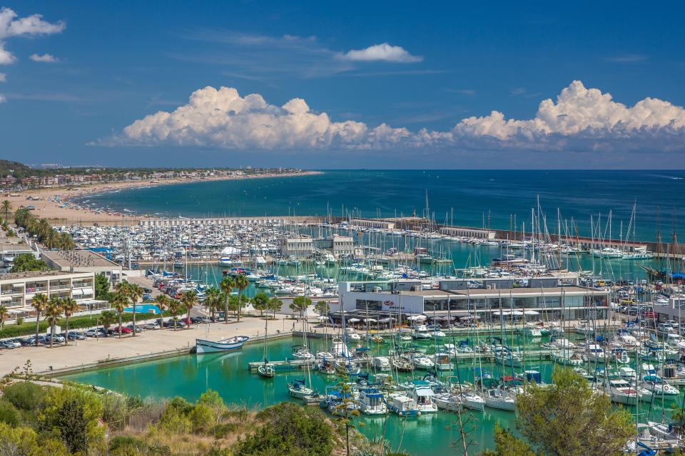  The harbour and seemingly never-ending beach at Castelldefels