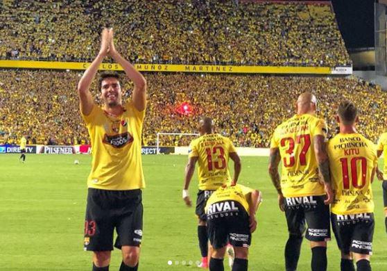 Kaka scored twice as Ecuadorian side Barcelona won 6-2 in exhibition 