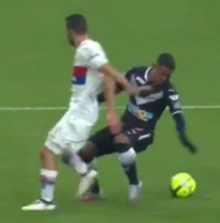 Malcom twists and turns in the penalty area