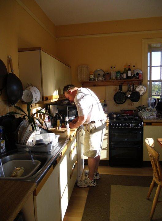 Eimear realised she wasn’t the first woman to regret moving into a man pad after confiding in her friends