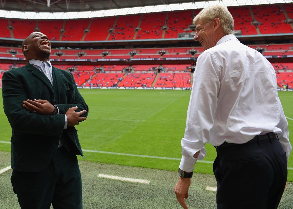  Wrighty shares a joke with Wenge ahead of Arsenal's Community Shield showpiece with Manchester City in 2014