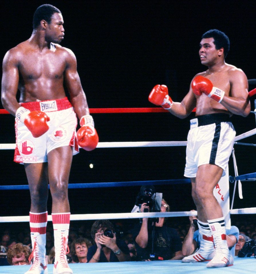  Wrighty compares Wenger to a fading Mulammad Ali as he was against Larry Holmes