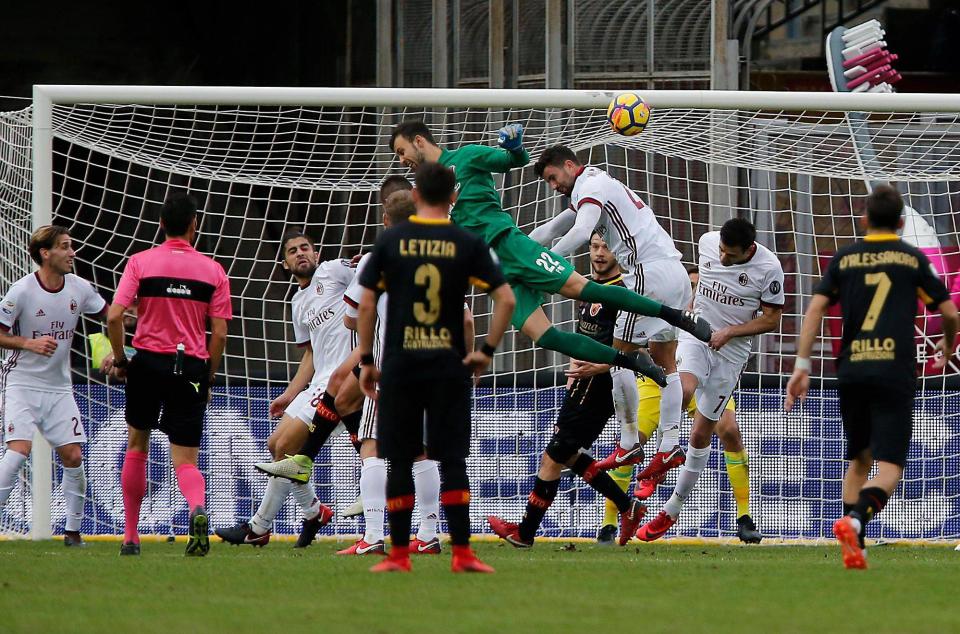 Bevenento goalkeeper Alberto Brignoli heads in equaliser against AC Milan