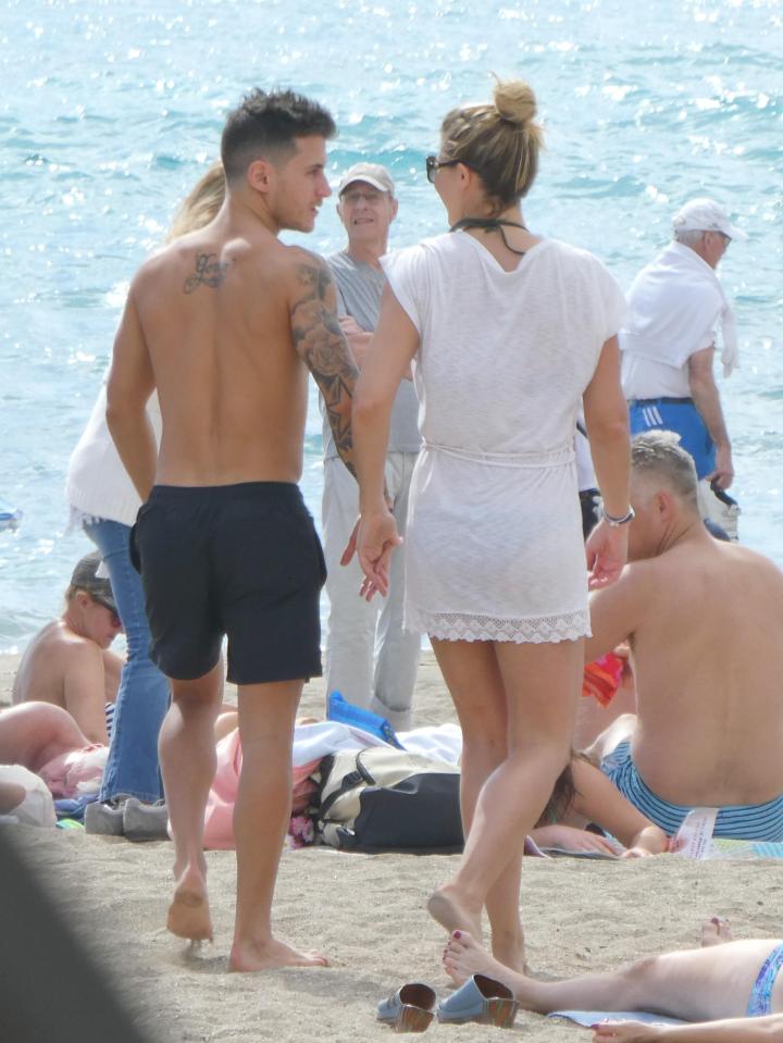  The pair seemed loved up as they walked hand-in-hand