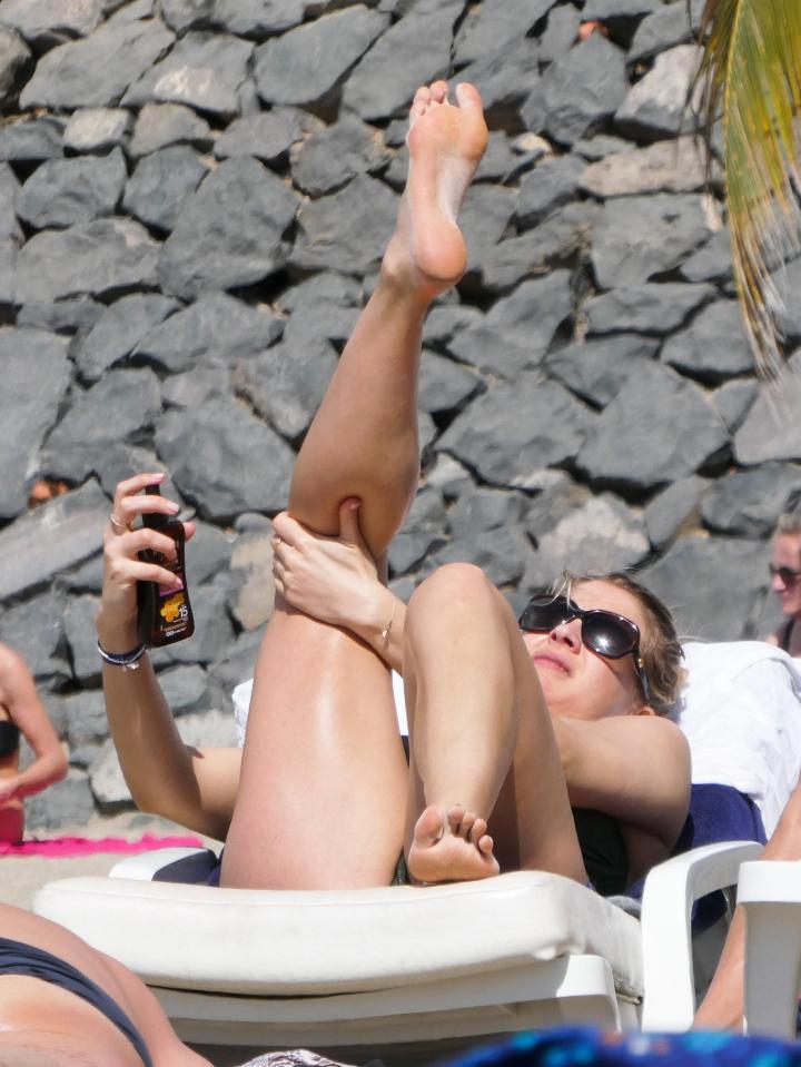  The former Emmedale actress showed off her legs as she applied some lotion