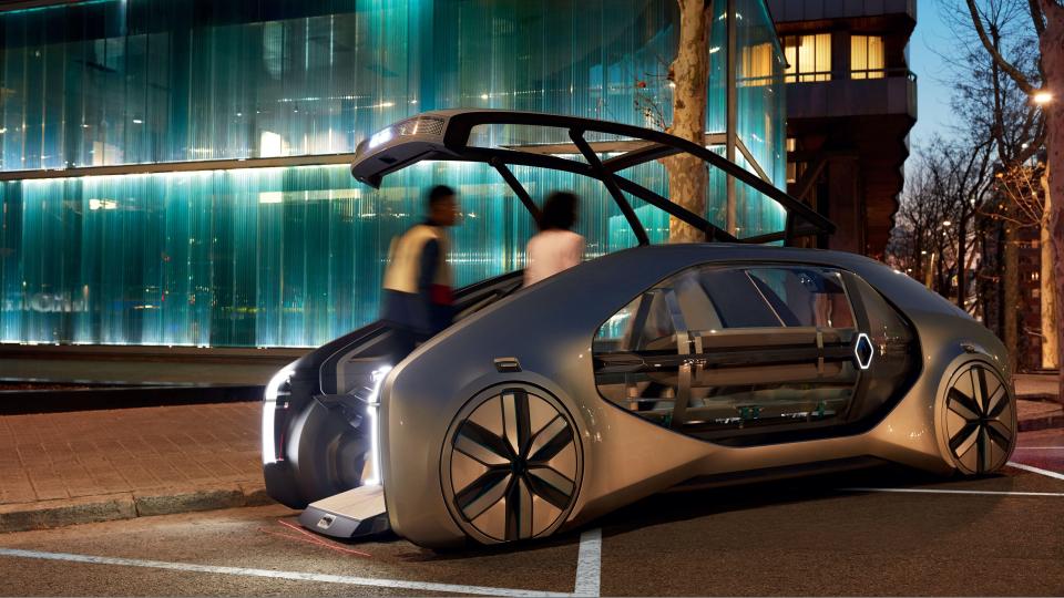  Entire roof and front windscreen lifts up to give passengers access