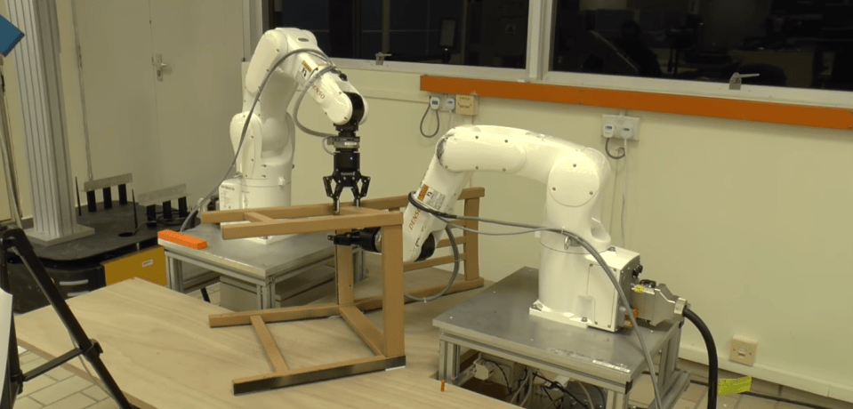  The bot comess equipped with a 3D camera that gives it vision