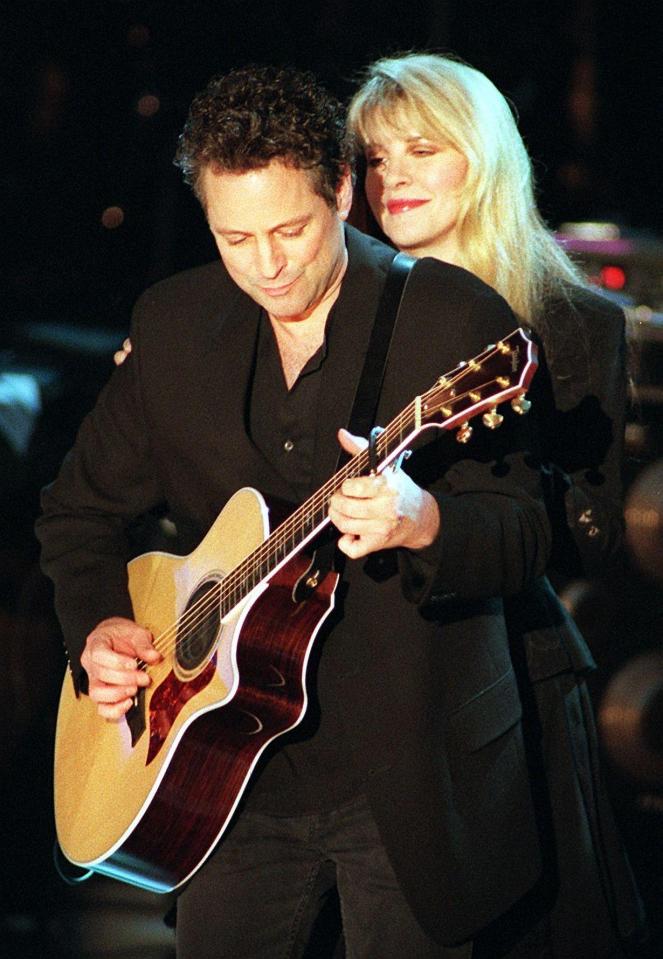  Stevie Nicks pears over the shoulder of guitarist and ex-boyfriend Lindsey Buckingham