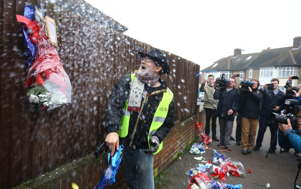  Mr Gordon vows to continue disrupting commemorations to 'scumbag' thief Vincent
