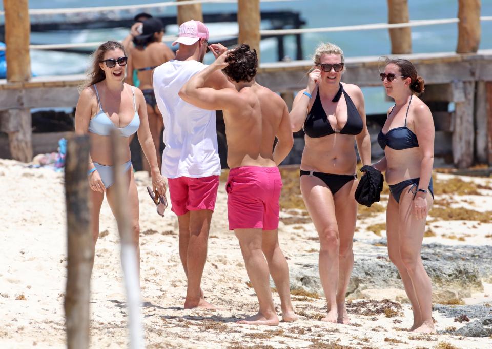  The pair caught the attention of some bikini-clad women