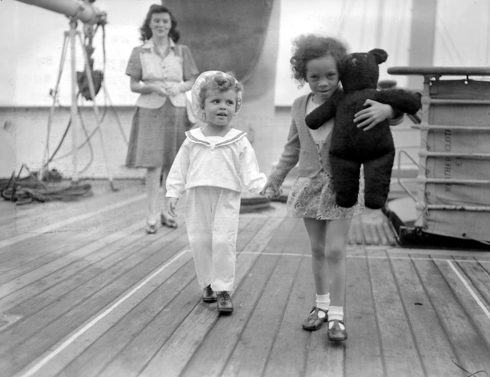  Theresa May will say sorry to Windrush immigrants who were treated 'appallingly'