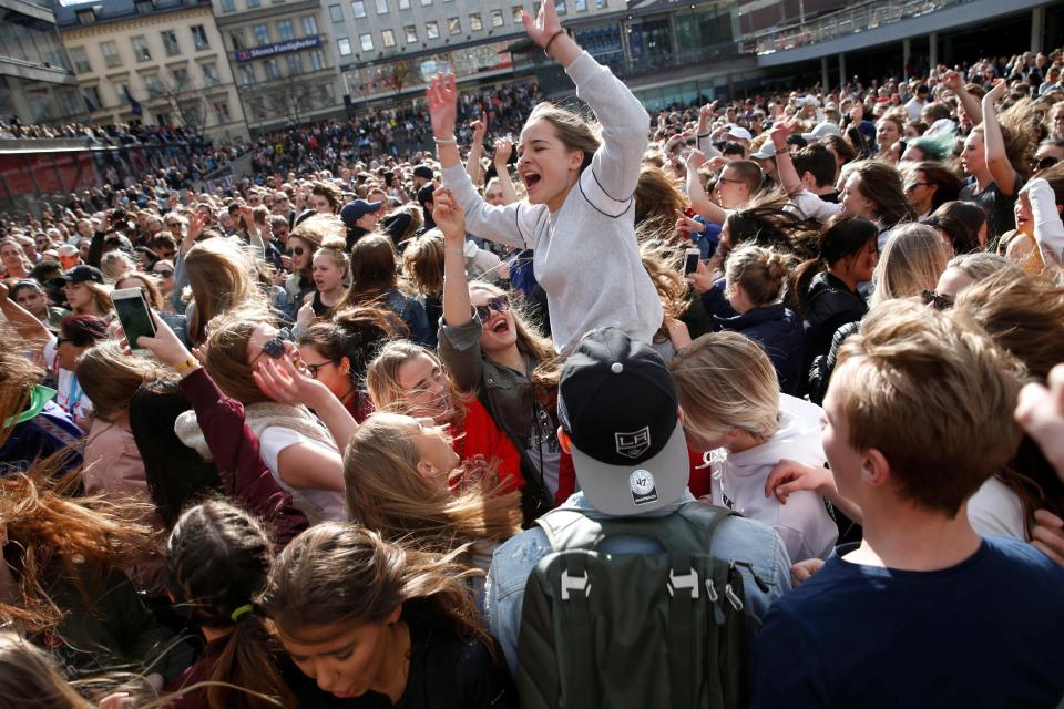  Thousands of EDM fans dance to Avicii's music in Stockholm
