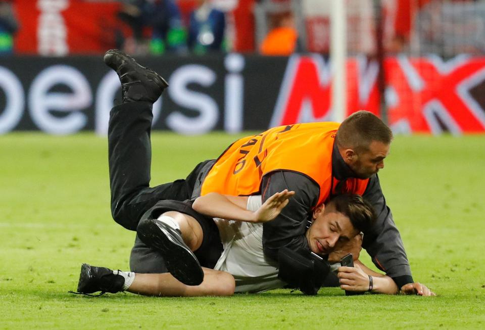 But his special moment didn't last long, although he managed to still hold onto his mobile phone