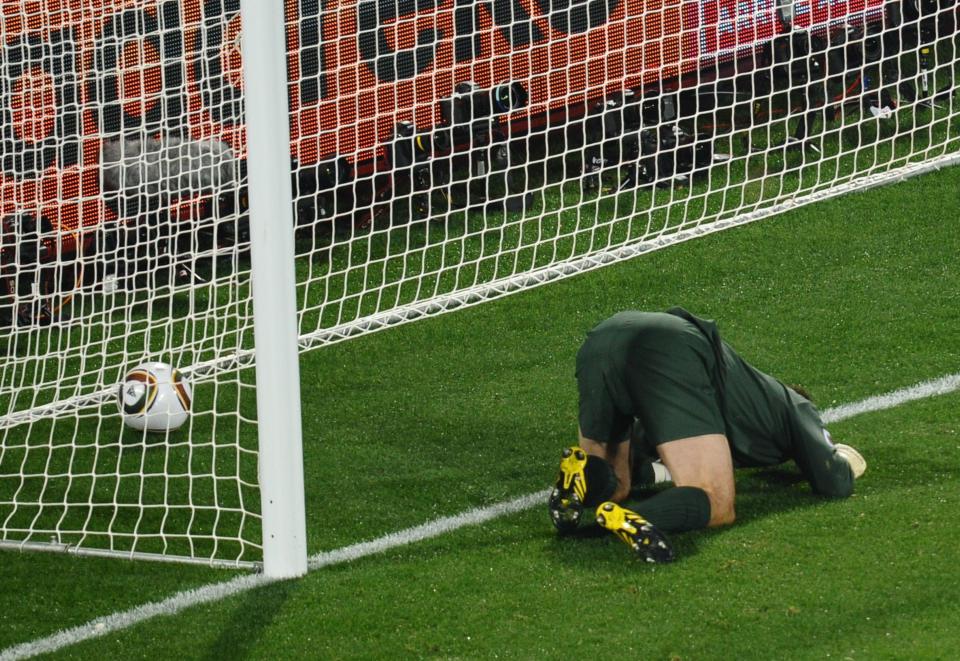  The keeper then fumbled an easy shot by Clint Dempsey into the net, kicking off a miserable campaign in South Africa