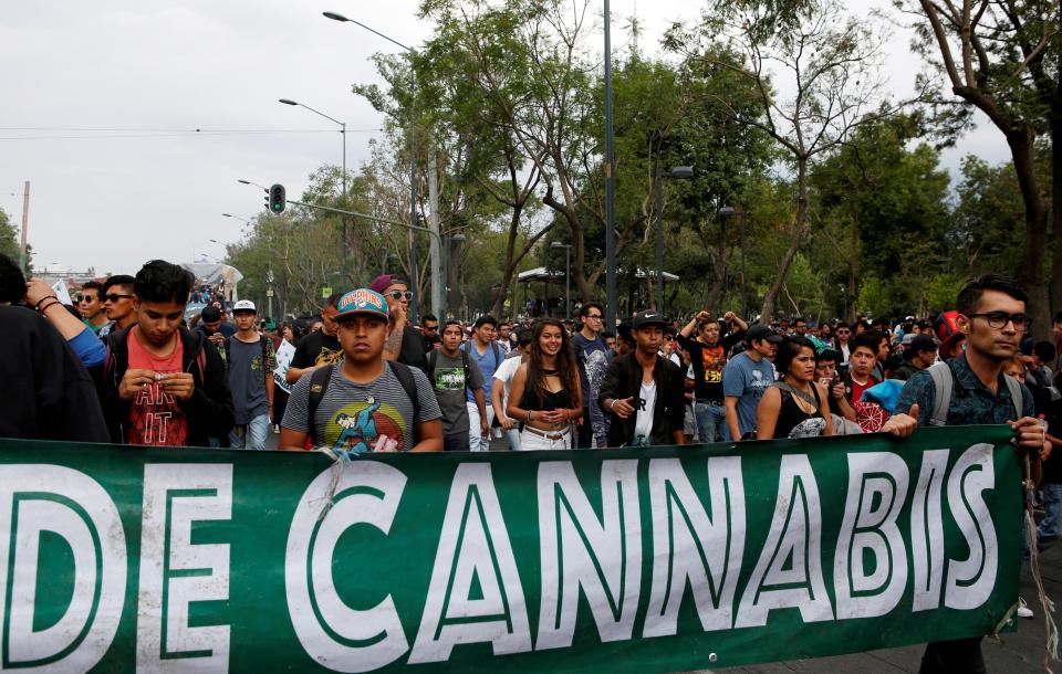  Weed-smoking demonstrators march through Mexico