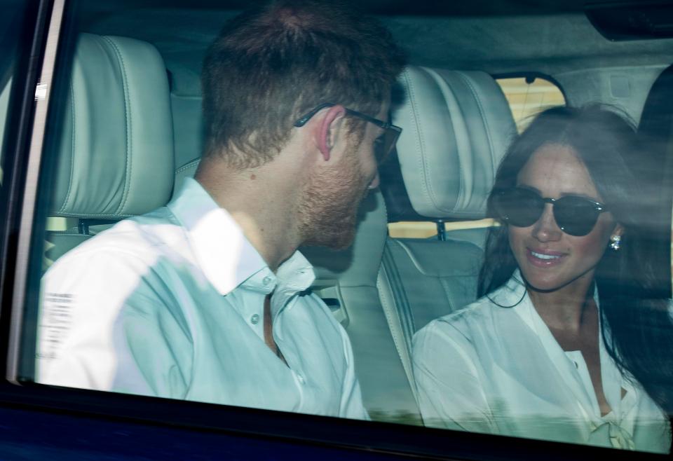 Meghan Markle beams at her fiance following their wedding rehearsal