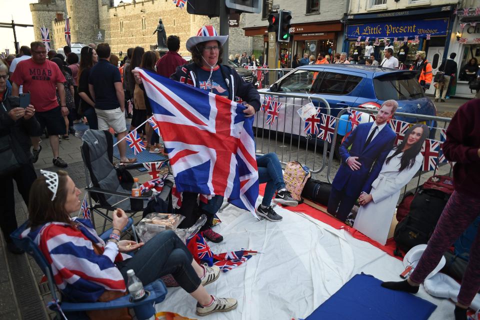  Dozens camped out in lawn chairs